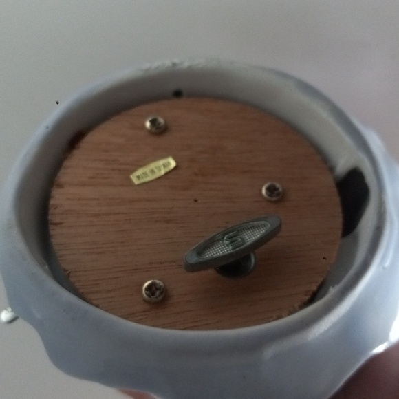 Vintage porcelain Musical figurine - Picture 6 of 10